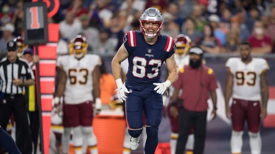NFL Notebook: Patriots Roster Road to 53, v. 21.04 - What to do at WR & TE; Patriots assistants speak taken at BSJ Headquarters (Patriots)
